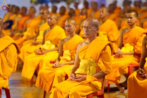 ภาพ No.59887:คณะสงฆ์และสาธุชนร่วมใจกัน สวดมนต์บทธัมมจักกัปปวัตนสูตร ครบ 6,315,808,080 จบ และจุดประทีปแปรอักษร ถวายเป็นพุทธบูชา เนื่องในวาระ "ฉลองอายุวัฒนมงคล 80 ปี หลวงพ่อธัมมชโย" ณ ลานธรรม มหารัตนวิหารคด วัดพระธรรมกาย