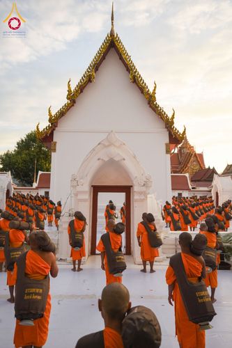 ภาพ No.197068:พระธรรมยาตราปฏิบัติธรรม และถ่ายภาพหมู่ประวัติศาสตร์ ณ วัดโบสถ์(บน) ตำบลบางคูเวียง อำเภอบางกรวย จังหวัดนนทบุรี ในโครงการธรรมยาตรา กตัญญูบูชา มหาปูชนียาจารย์ พระมงคลเทพมุนี(สด จนฺทสโร) พระผู้ปราบมาร อนุสรณ์สถาน 7 แห่ง ปีที่ 13 วันที่ 18 มกราคม พ.ศ. 2568