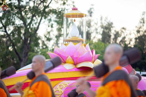 ภาพ No.186933:พระธรรมยาตราปฏิบัติธรรม และถ่ายภาพหมู่ประวัติศาสตร์ ปีที่ 13 ณ ลานทิศตะวันออก มหาวิหารพระมงคลเทพมุนี วัดพระธรรมกาย จ.ปทุมธานี วันเสาร์ที่ 28 ธันวาคม พ.ศ. 2567