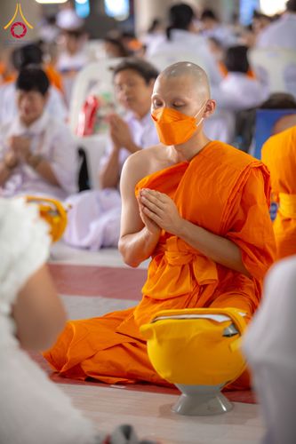 ภาพ No.62567:พิธีถวายบาตรเเละไทยธรรม ในโครงการอุปสมบทหมู่ บูชาธรรมหลวงพ่อธัมมชโย พ.ศ.2567 ณ ลานธรรม พระมหาธรรมกายเจดีย์ วันที่ 13 เมษายน พ.ศ.2567
