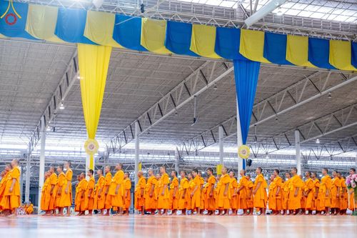 ภาพ No.153204:พิธีมุทิตาสักการะ พระภิกษุ-สามเณร ผู้สอบไล่ได้เปรียญธรรม ประโยค 1-2 ถึงประโยค ป.ธ.9 และบาลีศึกษา ประโยค1-2 ถึง บ.ศ.9 , พิธีมอบดวงแก้วสามเณรผู้ทรงบาลีไวยากรณ์ วัดพระธรรมกาย และ ศูนย์ส่งเสริมศีลธรรมในประเทศและต่างประเทศ วันอาทิตย์ที่ 8 กันยายน พ.ศ.2567