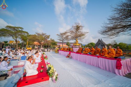 ภาพ No.58126:พิธีตักบาตรพระภิกษุและสามเณร 180 รูป ณ ลานองค์พระสมุทรเจดีย์ จ.สมุทรปราการ วันเสาร์ที่ 27 เมษายน พ.ศ. 2567