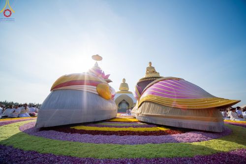 ภาพ No.198144:พิธีต้อนรับพระธรรมยาตรา ณ อนุสรณ์สถานลำดับที่ 5 สถานที่เผยแผ่วิชชาธรรมกายครั้งแรก อนุสรณ์สถานบางปลา วัดบางปลา อำเภอบางเลน จังหวัดนครปฐม ในโครงการธรรมยาตรา กตัญญูบูชา มหาปูชนียาจารย์ พระมงคลเทพมุนี(สด จนฺทสโร) พระผู้ปราบมาร ปีที่ 13 วัน 19 มกราคม พ.ศ.2568