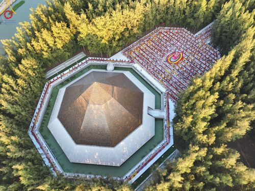 ภาพ No.188768:พิธีต้อนรับพระธรรมยาตรา ในโครงการธรรมยาตรา กตัญญูบูชา มหาปูชนียาจารย์ พระมงคลเทพมุนี(สด จนฺทสโร) พระผู้ปราบมาร อนุสรณ์สถาน 7 แห่ง ปีที่ 13 วันที่ 3 มกราคม พ.ศ. 2568 ณ อนุสรณ์สถานมหาวิหารพระมงคลเทพมุนี (โลตัสแลนด์) อ.สองพี่น้อง จ.สุพรรณบุรี