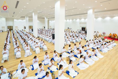 ภาพ No.221868:โครงการปฏิบัติธรรมอบรมศีลธรรม “บวชอุบาสิกาแก้ว” ถวายเป็นพระราชกุศลแด่พระบาทสมเด็จพระเจ้าอยู่หัว เนื่องในโอกาสมหามงคล “วันฉัตรมงคล”  ระหว่างวันที่ 2 – 4 พฤษภาคม 2568  ณ อาคาร 115 ปี คุณยายอาจารย์ฯ