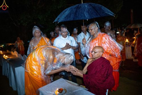 ภาพ No.141055:PhotoStory มหาศรัทธา ธรรมยาตราศรีลังกา EP.6 พิธีจุดวิสาขประทีป 6 วัด ถวายเป็น พุทธบูชา  โครงการสยาม-ลังกา ธรรมยาตรา  ฉลองเทศกาลวิสาขบูชาแห่งชาติ ศรีลังกา  บูชาธรรม 80 ปี หลวงพ่อธัมมชโย วันที่ 16 พฤษภาคม พ.ศ. 2567