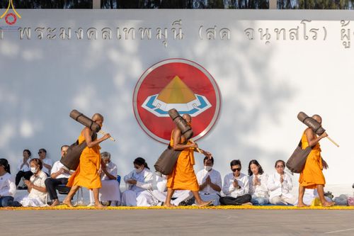 ภาพ No.110398:พิธีต้อนรับพระธรรมยาตรา ในโครงการธรรมยาตรากตัญญูบูชา มหาปูชนียาจารย์ พระมงคลเทพมุนี(สด จนฺทสโร) พระผู้ปราบมาร อนุสรณ์สถาน 7 แห่ง ปีที่ 12 วันที่ 11 มกราคม พ.ศ. 2567 ณ อนุสรณ์สถานลำดับที่ 3 สถานที่เกิดใหม่ในเพศสมณะ วัดสองพี่น้อง จ.สุพรรณบุรี