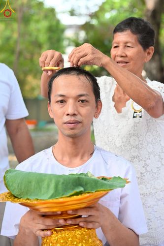 ภาพ No.216696:วันอาทิตย์ที่ 6 เมษายน พ.ศ. 2568 พิธีตัดปอยผม และปลงผมนาคธรรมทายาท โครงการบวชบูชาธรรม81ปี หลวงพ่อธัมมชโย โครงการ 1 และ 2 โครงการนานาชาติ AEC&WAB รุ่น CEO (ผู้บริหาร) รุ่นที่4 ณ หมู่บ้านบรรลุธรรม วัดพระธรรมกาย