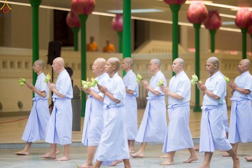 ภาพ No.228867:วันเสาร์ที่ 14 มิถุนายน พ.ศ. 2568 พิธีเวียนประทักษิณ , พิธีขอขมารับผ้าไตร ในโครงการบรรพชาอุปสมบทหมู่ ผู้บริหารรุ่นที่ 15 และ อุดมศึกษา รุ่นที่ 52 ณ โบสถ์พระไตรปิฎก วัดพระธรรมกาย