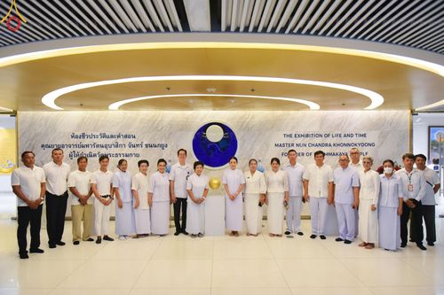 ภาพ No.144624:ชาวอำเภอคลองหลวง จังหวัดปทุมธานี ถวายเทียนพรรษามหามงคล เนื่องในเทศกาลเข้าพรรษา ประจำปี 2567 แด่คณะสงฆ์วัดพระธรรมกาย  วันพฤหัสบดีที่ 18 กรกฎาคม พ.ศ. 2567