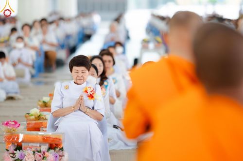 ภาพ No.205690:พิธีสวดพระพุทธมนต์ และถวายภัตตาหารเมนูสวรรค์แด่พระภิกษุ สามเณร วันจันทร์ที่ 3 กุมภาพันธ์ พ.ศ. 2568 ณ หอฉันคุณยายอาจารย์ฯ วัดพระธรรมกาย