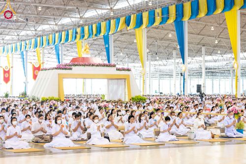 ภาพ No.99735:พิธีปฏิบัติธรรมและพิธีบูชาข้าวพระ ในวันอาทิตย์ต้นเดือนที่ 3 ธันวาคม พ.ศ. 2566 ณ สภาธรรมกายสากล วัดพระธรรมกาย จ.ปทุมธานี