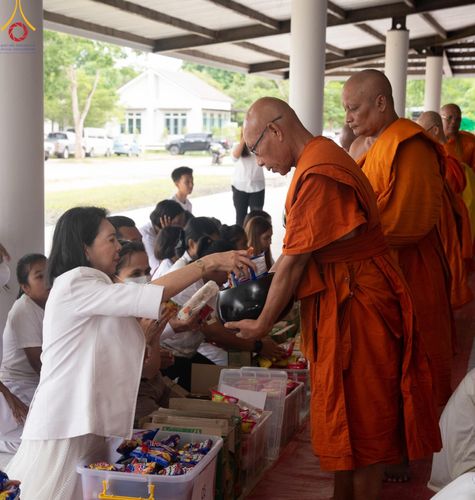 ภาพ No.142158:พิธีถวายสังฆทานแด่คณะสงฆ์ 323 วัด ปีที่ 20 ครั้งที่ 170 , พิธีมอบกองทุนหนุนแรงใจช่วยครูใต้ ปีที่ 17 ครั้งที่ 135 และพิธีทำบุญอุทิศส่วนกุศลให้ผู้วายชนม์ วันเสาร์ที่ 22 มิถุนายน พ.ศ.2567 ณ ศูนย์ปฏิบัติธรรมภาคใต้ อ.บางกล่ำ จ.สงขลา