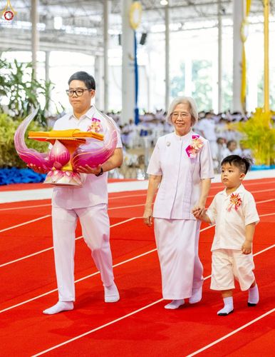 ภาพ No.277490:วันอาทิตย์ต้นเดือนที่ 7 ธันวาคม พ.ศ.2568 พิธีทอดผ้าป่าต้นสมบัติจักรพรรดิ ณ สภาธรรมกายสากล วัดพระธรรมกาย