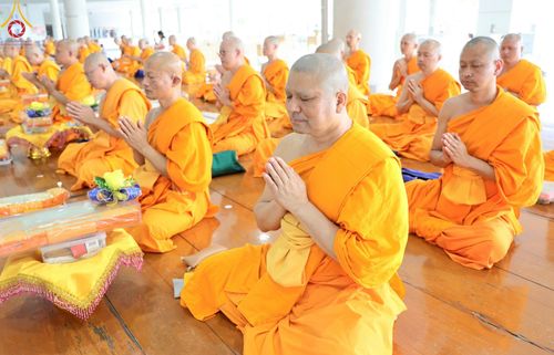 ภาพ No.220706:วันเสาร์ที่ 26 เมษายน พ.ศ.2568 (วันพระ แรม 15 ค่ำ เดือน 5) พิธีถวายภัตตาหารเมนูสวรรค์ "เพื่อการบรรลุธรรม" และ พิธีบุพเปตพลี ครั้งที่ 163 ร่วมอุทิศบุญแด่หมู่ญาติที่ล่วงลับไปแล้ว และสืบทอดอายุพระพุทธศาสนา ณ หอฉันคุณยายอาจารย์ฯ วัดพระธรรมกาย