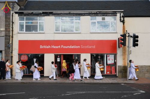 ภาพ No.172177:พิธีทอดกฐิน วัดพระธรรมกายสก็อตแลนด์ บูชาธรรม 80 ปี หลวงพ่อธัมมชโย โดยคณะศิษยานุศิษย์วัดพระธรรมกาย วันที่ 25 ตุลาคม พ.ศ. 2567