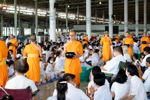 ภาพ No.139073:พิธีตักบาตร , พิธีบูชาข้าวพระ ณ ห้องแก้วสารพัด 1 สภาธรรมกายสากล วัดพระธรรมกาย วันอาทิตย์ต้นเดือนที่ 2 มิถุนายน พ.ศ. 2567