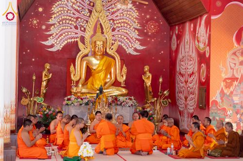 ภาพ No.275869:วันพุธที่ 3 ธันวาคม พ.ศ. 2568 พิธีบรรพชาอุปสมบท โครงการอุปสมบทบูชาธรรมมหาปูชนียาจารย์ ศูนย์อบรม : ศูนย์ส่งเสริมศีลธรรม จ.พะเยา ณ โบราณสถานพระธาตุจอมทอง และ โบสถ์กลางน้ำ วัดพระธาตุศรีโคมคำ อำเภอเมือง จังหวัดพะเยา