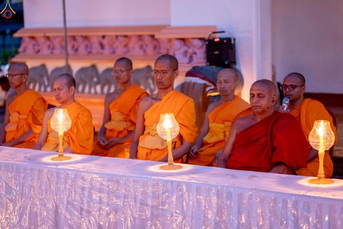 ภาพ No.229964:วันที่ 4 และ 12 พฤษภาคม พ.ศ. 2568 พิธีจุดวิสาขประทีป ถวายเป็นพุทธบูชา ณ วัดสุภัทรารามา มหาวิหาร เมืองบาดุลลา ประเทศศรีลังกา