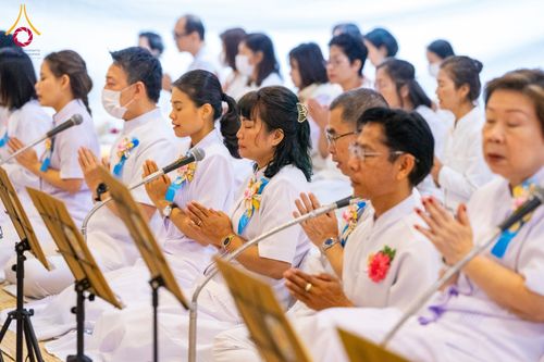 ภาพ No.196925:พิธีถวายภัตตาหารเป็นสังฆทาน แด่พระธรรมยาตรา ณ วัดโบสถ์(บน) ตำบลบางคูเวียง อำเภอบางกรวย จังหวัดนนทบุรี ในโครงการธรรมยาตรา กตัญญูบูชา มหาปูชนียาจารย์ พระมงคลเทพมุนี(สด จนฺทสโร) พระผู้ปราบมาร อนุสรณ์สถาน 7 แห่ง ปีที่ 13 วันที่ 18 มกราคม พ.ศ. 2568