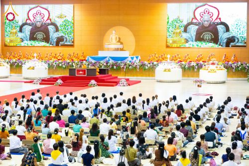 ภาพ No.209648:วันอาทิตย์ที่ 2 มีนาคม พ.ศ. 2568 พิธีภาคบ่าย สัมมนาพิเศษ, ปฏิบัติธรรม พิธีรับมอบพระบรมสารีริกธาตุ ณ สภาธรรมกายสากล วัดพระธรรมกาย