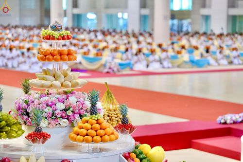 ภาพ No.236069:วันที่ 3 สิงหาคม พ.ศ. 2568 พิธีบูชาข้าวพระ ณ สภาธรรมกายสากล วัดพระธรรมกาย