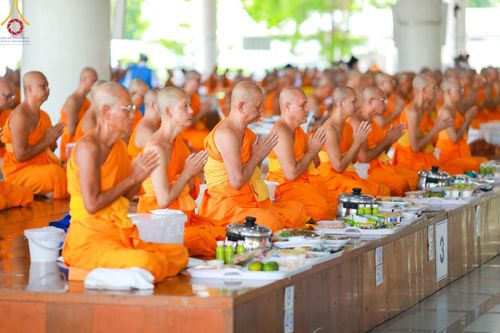 ภาพ No.143190:พิธีถวายภัตตาหารเพื่อเป็นกำลังแห่งการเข้าถึงธรรม ของพระภิกษุสามเณร วัดพระธรรมกาย วันเสาร์ที่ 6 กรกฏาคม พ.ศ. 2567 ณ หอฉันคุณยายอาจารย์ วัดพระธรรมกาย จ.ปทุมธานี