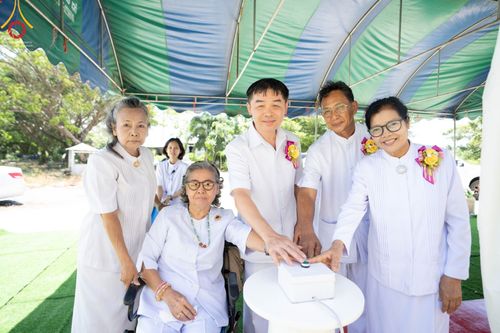 ภาพ No.86057:งานบุญครบรอบ 12 ปี ณ ศูนย์อบรมเยาวชนนครปฐม วันเสาร์ ที่ 19 สิงหาคม พ.ศ. 2566 พิธีทอดผ้าป่าบำรุงศูนย์ และพิธีเจริญพระพุทธมนต์ ฉลองหอฉันคุณยายฯ ประธานสงฆ์  พระมหาคมสัน  ธมฺมาสนฺโน ประธานบุญพิธี กัลฯสุนทรินทร์  จันทนา และคณะเจ้าภาพจังหวัดนครปฐม