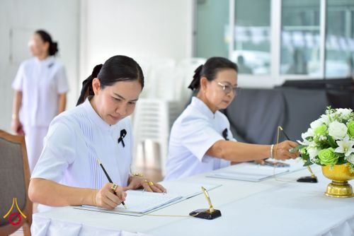 ภาพ No.267569:วันที่ 7 พฤศจิกายน พ.ศ. 2568 พสกนิกรอำเภอคลองหลวง รวมใจบำเพ็ญกุศลปัณรสมวาร (15 วัน) อุทิศถวายเป็นพระราชกุศลแด่ “สมเด็จพระพันปีหลวง” ณ วัดพระธรรมกาย