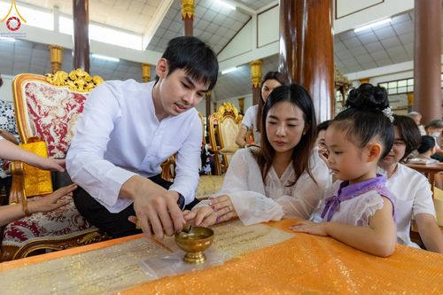 ภาพ No.165979:พิธีทอดกฐิน ณ วัดท่าเรือ ต.ท่าเรือ อ.ท่ามะกา จ.กาญจนบุรี ในโครงการกฐินสามัคคีทั่วไทย 30,000 วัด บูชาธรรม 80 ปี หลวงพ่อธัมมชโย โดยคณะศิษยานุศิษย์วัดพระธรรมกาย วันที่ 20 ตุลาคม พ.ศ. 2567