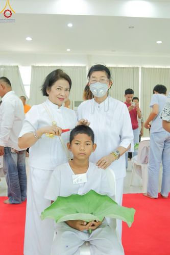 ภาพ No.216195:วันเสาร์ที่ 5 เมษายน พ.ศ. 2568 พิธีตัดปอยผม พิธีขอขมาผู้ปกครอง พิธีขอขมามอบผ้าไตร พิธีบรรพชา พิธีถวายบาตรสามเณร ณ ศูนย์ปฏิบัติธรรมและศูนย์อบรมเยาวชนเพชรบุรี ต.ท่าแลง อ.ท่ายาง จ.เพชรบุรี