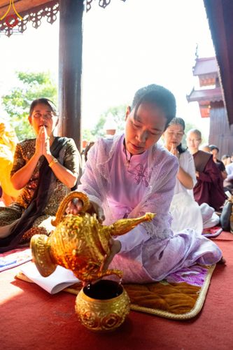 ภาพ No.220111:วันพุธที่ 16 เมษายน พ.ศ. 2568 วัดพระธรรมกายถวายมหาสังฆทาน มอบสิ่งของและทุนทรัพย์กว่า 4 ล้านบาท บรรเทาทุกข์ 181 วัดแผ่นดินไหวเมียนมา