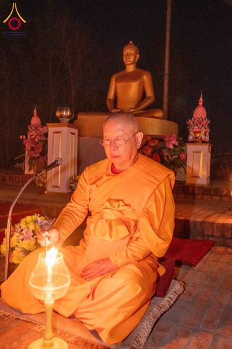 ภาพ No.130674:พิธีจุดโคมประทีปถวายเป็นพุทธบูชา ในโครงการบรรพชา 1,250 รูป ณ มหาวิหารมายาเทวี แดนประสูติ สวนลุมพินี ประเทศเนปาล วันที่ 9 มีนาคม พ.ศ. 2567