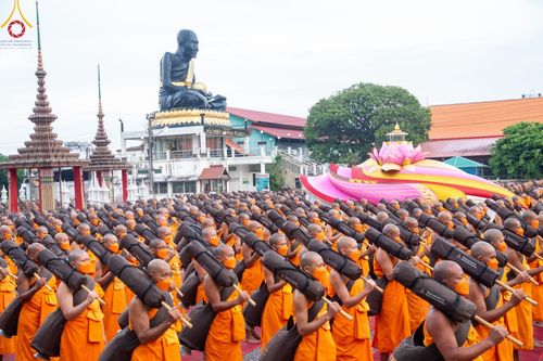 ภาพ No.127960:คณะพระธรรมยาตราฯ ปฎิบัติธรรมและถ่ายภาพหมู่ประวัติศาสตร์ ณ ลานหน้าพระปรางค์สามยอด วัดโคกสมานคุณ อ.หาดใหญ่ จ.สงขลา วันเสาร์ที่ 9 มีนาคม พ.ศ. 2567