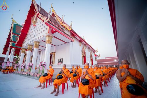 ภาพ No.112709:พิธีตักบาตรพระธรรมยาตราฯ ณ วัดสองพี่น้อง จ.สุพรรณบุรี วันที่ 15 มกราคม พ.ศ. 2567