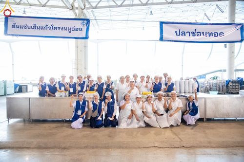 ภาพ No.58827:V.40 ภัตตาหารพระหมื่นวัด เราจัดให้ การปฏิบัติงานของเจ้าหน้าที่และอาสาสมัคร เพื่อรับบุญในการถวายภัตตาหาร แด่คณะสงฆ์ 10,000 กว่าวัดทั่วประเทศ ที่มาร่วมงานวันคุ้มครองโลก จันทร์ที่ 22 เมษายน พ.ศ. 2567 ณ วัดพระธรรมกาย