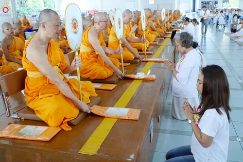 ภาพ No.234849:วันศุกร์ที่ 25 กรกฎาคม พ.ศ. 2568 (วันพระ แรม 15 ค่ำ เดือน 8) พิธีบุพเปตพลี ครั้งที่ 167 ร่วมอุทิศบุญแด่หมู่ญาติที่ล่วงลับไปแล้ว และสืบทอดอายุพระพุทธศาสนา ณ หอฉันคุณยายอาจารย์ฯ วัดพระธรรมกาย