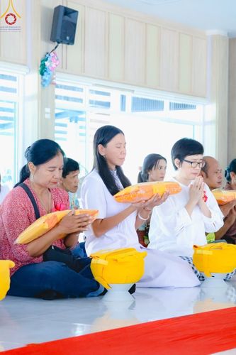 ภาพ No.186465:พิธีตัดปอย ปลงผม เวียนประทักษิณ  มอบบาตรผ้าไตร ขอขมาผู้ปกครอง และพิธีบรรพชาอุปสมบท  โครงการอุปสมบทหมู่บูชาธรรมมหาปูชนียาจารย์  ประจำปี 2567 ณ ศูนย์ปฏิบัติธรรมภาคใต้และวัดคงคาเลียบ อ.บางกล่ำ จ.สงขลา วันอาทิตย์ที่ 8 ธันวาคม พ.ศ. 2567