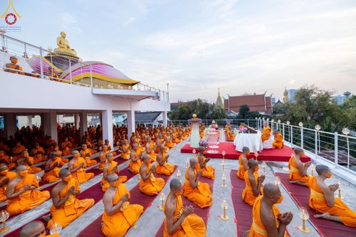 ภาพ No.119171:พิธีจุดประทีปถวายเป็นพุทธบูชา และบูชาธรรมมหาปูชนียาจารย์ พระมงคลเทพมุนี(สด จนฺทสโร) ในโครงการธรรมยาตราฯ วันที่ 26 มกราคม พ.ศ. 2567 ณ อาคารธรรมยาตรา กตัญญูบูชามหาปูชนียาจารย์ ตรงข้ามวัดปากน้ำภาษีเจริญ จ.กรุงเทพมหานคร