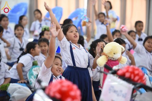 ภาพ No.282090:วันศุกร์ที่ 19 ธันวาคม พ.ศ. 2568 พิธีมอบโล่และใบประกาศเกียรติคุณ โครงการเจริญพระพุทธมนต์ธัมมจักกัปปวัตตนสูตร และวันรวมพลังเด็กดีV-Star ดาวแห่งความดี ผู้นำฟื้นฟูศีลธรรมโลกจังหวัดสระบุรี ณ ศูนย์ปฏิบัติธรรมสระบุรี