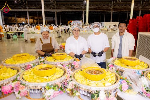 ภาพ No.305244:วันที่ 29 มกราคม พ.ศ. 2569 พิธีถวายภัตตาหารเป็นสังฆทาน แด่พระธรรมยาตรา ณ วัดพระธรรมกาย  จังหวัดปทุมธานี ในโครงการธรรมยาตรา กตัญญูบูชา มหาปูชนียาจารย์ พระมงคลเทพมุนี(สด จนฺทสโร) พระผู้ปราบมาร อนุสรณ์สถาน 7 แห่ง ปีที่ 14