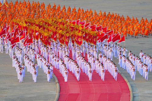 ภาพ No.79080:พิธีอัญเชิญองค์พระบรมพุทธเจ้า 24 องค์ เวียนประทักษิณรอบพระมหาธรรมกายเจดีย์ ณ วัดพระธรรมกาย  วันที่ 2 เมษายน พ.ศ. 2566