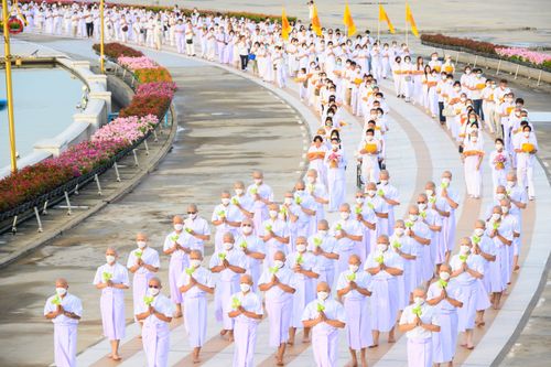 ภาพ No.82641:พิธีเวียนประทักษิณ, พิธีวันทาเจดีย์ ณ มหาธรรมกายเจดีย์  พิธีบรรพชาหมู่พระพี่เลี้ยงเข้าพรรษา, ธรรมทายาทอุดมศึกษา รุ่นที่ 50(ภาคฤดูฝน) และธรรมทายาทพุทธศาสตร์สากล รุ่นที่ 7 (ภาคฤดูฝน) วันเสาร์ที่ 17 มิถุนายน พ.ศ. 2566 ณ  โบสถ์พระไตรปิฎก วัดพระธรรมกาย จ.ปทุม