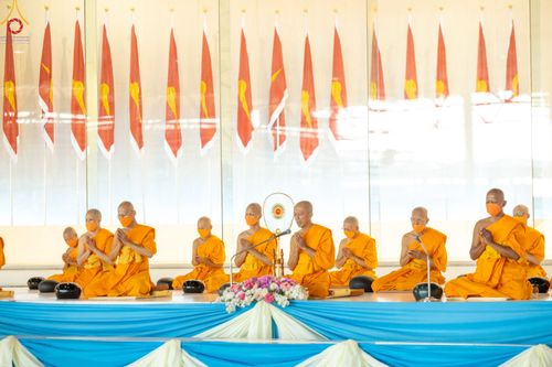 ภาพ No.81461:พิธีตักบาตร ข้าวสารอาหารแห้ง และพิธีบูชาข้าวพระ ณ สภาธรรมกายสากล วัดพระธรรมกาย วันเสาร์ที่ 3 มิถุนายน 2566