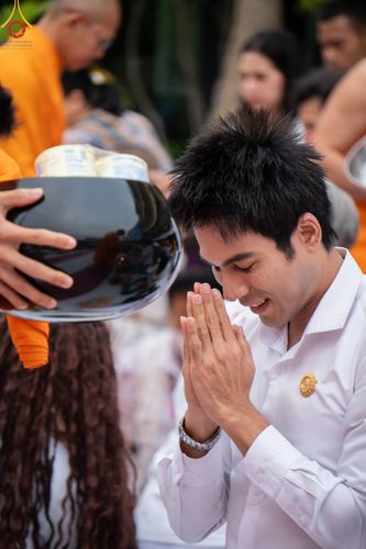 ภาพ No.126270:พิธีทำบุญเมืองนครราชสีมา ฉลอง 556 ปี ตักบาตรพระ 10,000 รูป ในวันเสาร์ที่ 2 มีนาคม พ.ศ.2567 ณ อนุสาวรีย์ท้าวสุรนารี จ.นครราชสีมา จัดโดย คณะสงฆ์จังหวัดนครราชสีมา ร่วมกับสำนักงานจังหวัดนครราชสีมา