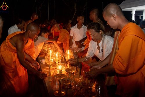 ภาพ No.141276:PhotoStory มหาศรัทธา ธรรมยาตราศรีลังกา EP.6 พิธีจุดวิสาขประทีป 6 วัด ถวายเป็น พุทธบูชา  โครงการสยาม-ลังกา ธรรมยาตรา  ฉลองเทศกาลวิสาขบูชาแห่งชาติ ศรีลังกา  บูชาธรรม 80 ปี หลวงพ่อธัมมชโย วันที่ 16 พฤษภาคม พ.ศ. 2567
