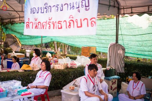 ภาพ No.117180:V.16 เป็นทีม การเตรียมงาน เก็บงาน การรับบุญของเจ้าหน้าที่หน่วยงานต่างๆ เพื่อโครงการธรรมยาตรา กตัญญูบูชามหาปูชนียาจารย์ พระมงคลเทพมุนี (สด จนฺทสโร) พระผู้ปราบมาร อนุสรณ์สถาน 7 แห่ง ปีที่ 12 ระหว่างวันที่ 2 - 31 มกราคม พ.ศ. 2567