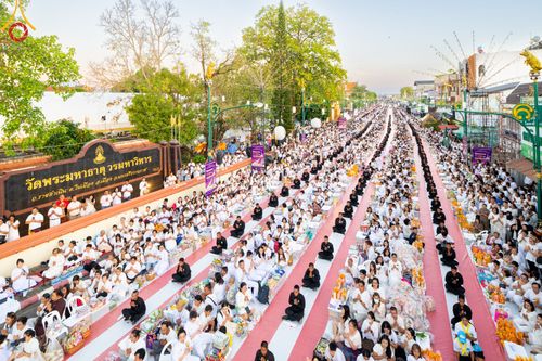 ภาพ No.311172:วันเสาร์ที่ 28 กุมภาพันธ์ พ.ศ. 2569 พิธีตักบาตรพระมหากุศล 11,250 รูป เฉลิมฉลอง 1,250 ปีศรีธรรมราชเจดีย์ สู่มรดกโลก ณ ถนนราชดำเนิน บริเวณหน้าวัดพระมหาธาตุวรมหาวิหาร อ.เมือง จ.นครศรีธรรมราช