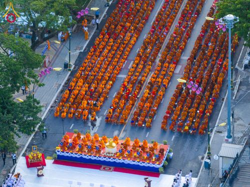 ภาพ No.329487:วันอาทิตย์ที่ 24 พฤษภาคม พ.ศ. 2569 พิธีตักบาตรพระ 1,000 รูป เพื่อถวายเป็นพุทธบูชาในเทศกาลวิสาขบูชาโลก และ ถวายเป็นพระราชกุศล  ณ ลานศิลปวัฒนธรรม เมืองปัตตานี จ.ปัตตานี