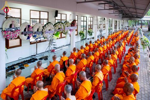 ภาพ No.314452:วันพฤหัสบดีที่ 19 มีนาคม พ.ศ. 2569 พิธีบำเพ็ญกุศล คุณพ่อณรงค์ จินตมากุล โยมบิดา พระครูปลัดรัตนวีรวัฒน์ (รังสฤษดิ์ อิทฺธิจินตโก) ที่ปรึกษาเจ้าคณะจังหวัดปทุมธานี เจ้าอาวาสวัดพระธรรมกาย  ณ ห้องปลูกศรัทธา 2 วัดพระธรรมกาย ปทุมธานี